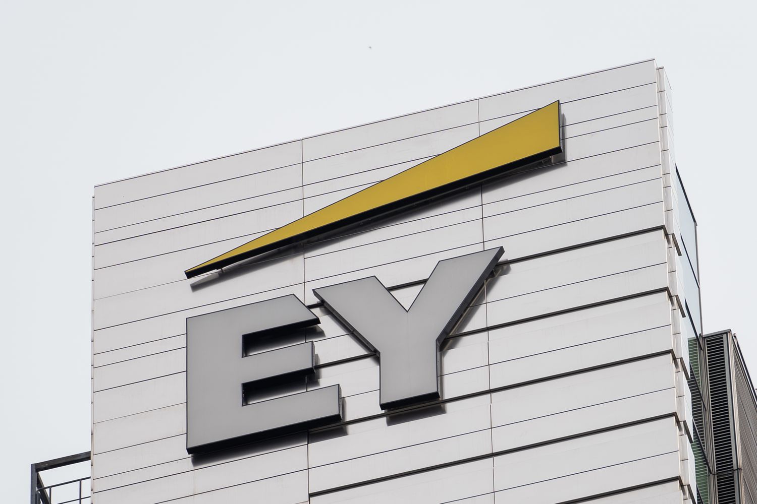 EY
